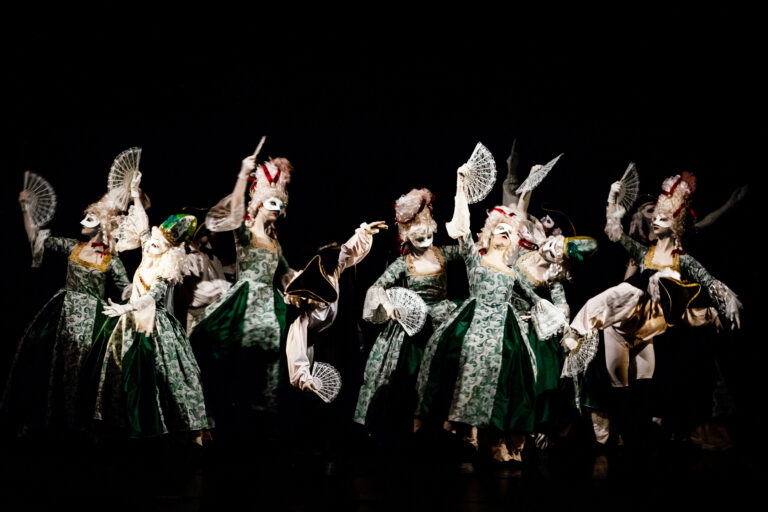 Dal 19 febbraio al 15 maggio 2022 torna sul palco del Teatro Apollo di Lecce la Stagione di Danza – Primavera 2022 – del Balletto del Sud di Fredy Franzutti. Si parte con l’omaggio al carnevale.
