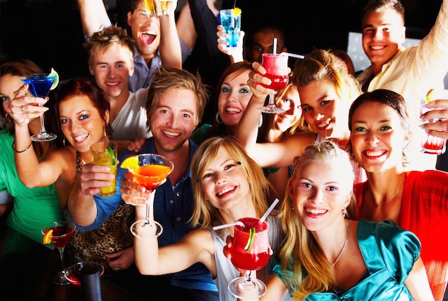 OPEN BAR : alcol senza limite per giovani e adolescenti